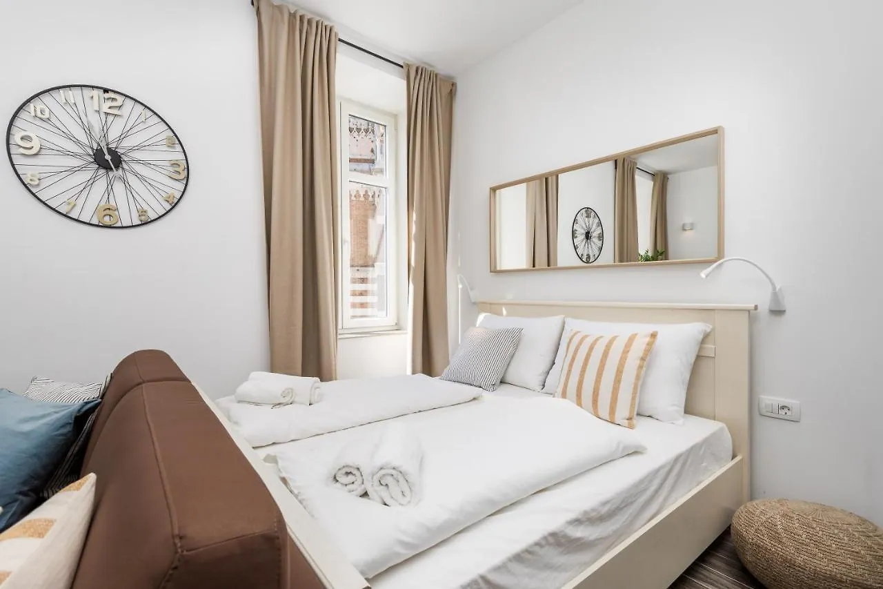 רייקה Apartments Harbour View 0*,  קרואטיה
